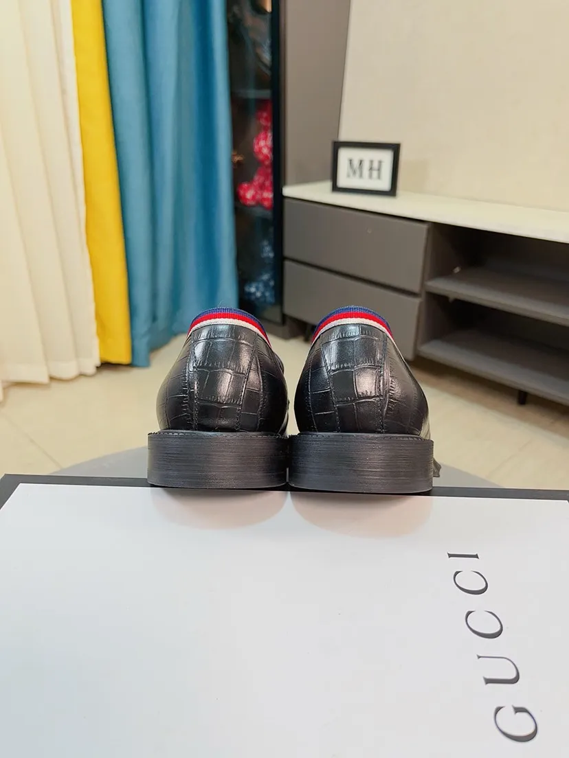 Men's shoes💰520🌸🌸【GUCCi】Original calfskin, water-dyed cowhide lining, original outsole, men's and women's fashion, formal casual leather shoes, slip-on men's and women's shoes series, young fashion, European and American trends, British style, random matching, comfortable feet, standard code: men's size 38-44 (45 can be customized)\nGrade: same style as the official website, original quality